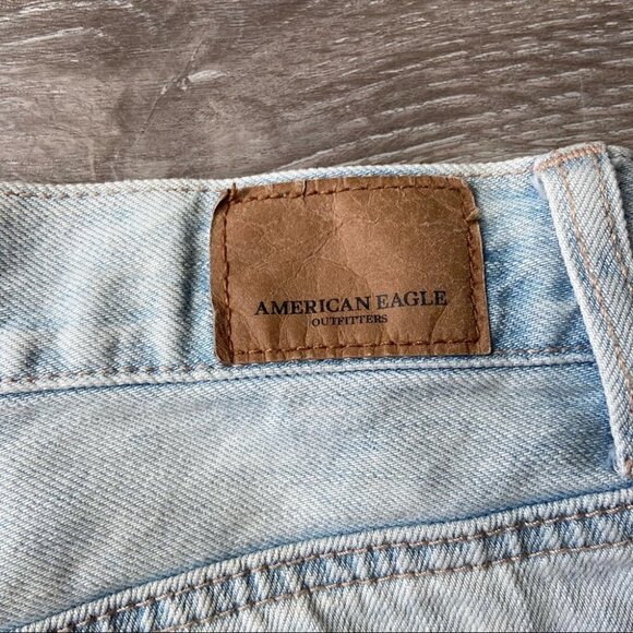 American Eagle  Outfitters Light Wash Distressed Tomgirl Shortie - Picture 13 of 16